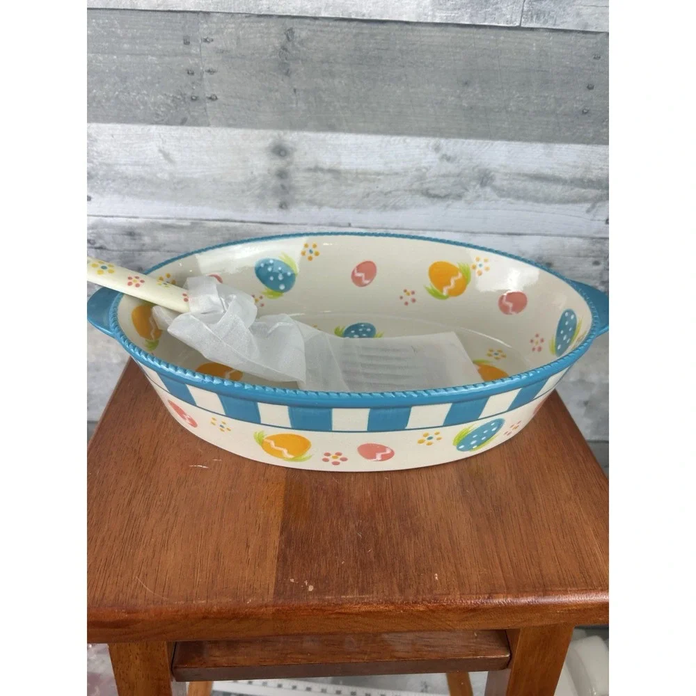 Temp-Tations Old World Edd Hunt 3QT Carole Dish W/ Stand Lid And Carrying Case